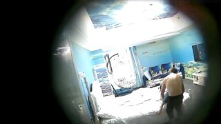 【麻花免费视频】最近很热的情趣酒店海洋套房摄像头偷拍小妹吃完早点和姐夫开房偷情姐夫貌似很忙不停有电话打入