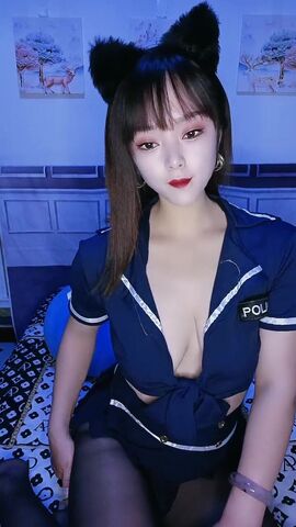 【麻花免费视频】妖娆小妲己第一场和粉丝聊骚白嫩大乳勾引粉丝