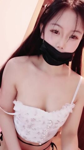 【麻花免费视频】学姐丫丫挣点外快侧漏大奶粉穴玩弄呻吟