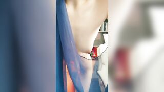 【麻花免费视频】少女直播座椅自慰呻吟摸逼抽插流水