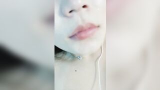 【麻花免费视频】骚人妻直播大奶玩弄大黑牛震动阴蒂高潮不断