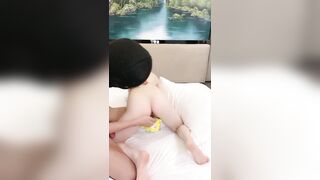 【麻花免费视频】骚母狗小表妹居家直播让弟弟小鸡巴来操玩得热火朝天