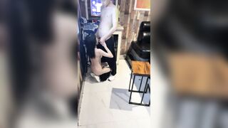 【麻花免费视频】果茶酱KTV玩弄性爱先口后入入呻吟不停