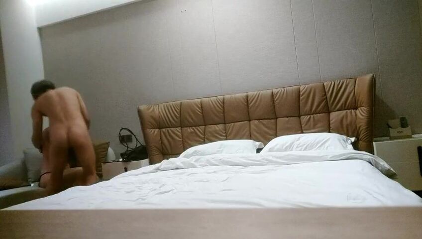 无情的屌深夜约操骚御姐翘起屁股舔屌后入01