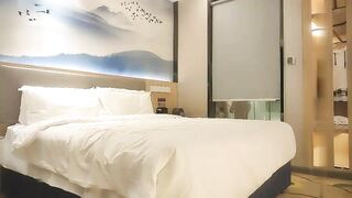 【麻花免费视频】约白色外套少妇啪啪特写口交抱着大力抽插