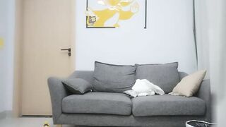 【麻花免费视频】黑衣花臂妹子近距离口交翘屁股扣逼抬腿后入