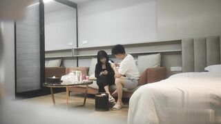 【麻花免费视频】18岁反差婊闺蜜操逼猛哥肉感小妞骑坐后入爆操