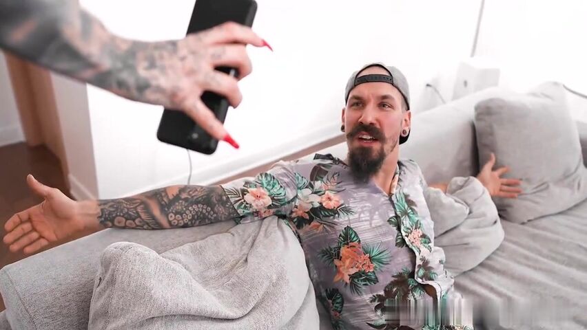 【麻花免费视频】一位小奶妈正被一只马热情地扑向屁股和嘴巴