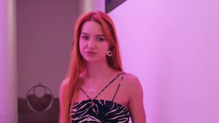 【麻花免费视频】动作小妞发现了一个新的极限口含大肉棒深喉