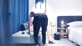 【麻花免费视频】包臀裙妹子骑在身上镜头前扣逼口交抱起来操