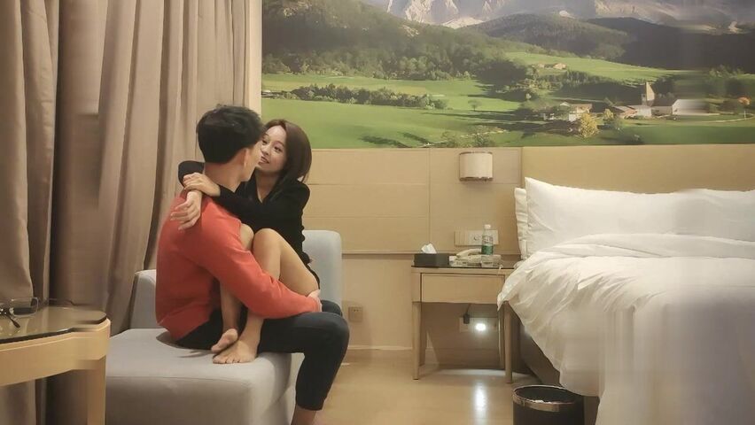 【麻花免费视频】壹屌寻花鸭哥上场极品外围小姐姐激情如火