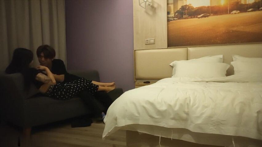 【麻花免费视频】大屌生无可恋深夜约操纹身外围肉丝撕裆舔逼