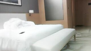 【麻花免费视频】李寻欢探花约了个高颜值KTV妹子啪啪呻吟