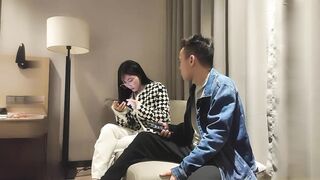 【麻花免费视频】极品甜美眼镜萌妹子沙发上啪啪掰穴抽插猛操