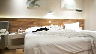 【麻花免费视频】白色外套花臂妹子口交舔弄骑乘后入大力抽插