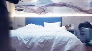 【麻花免费视频】约了个黑裙性长腿妹子啪啪穿上情趣装口交