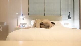 【麻花免费视频】约操风骚小少妇，黑丝诱惑粉嫩大胸尽情玩弄