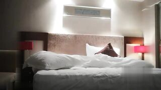 【麻花免费视频】约狂野大姐啪啪穿上黑丝情趣装扣逼骑脸插嘴