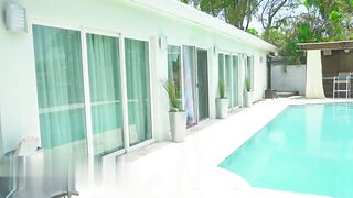 【麻花免费视频】继兄弟姐妹大屁股继姐妹被巨大鸡巴插成淫水