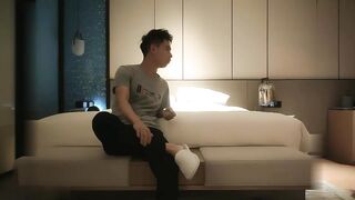 【麻花免费视频】网红外围妹子腰细胸大长腿抬起双腿猛操