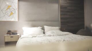 【麻花免费视频】胖子工作室大圈年女转战床上怼着骚穴尽情输出