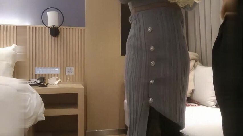 【麻花免费视频】雀儿满天蜂腰翘臀妩媚尤物雀儿没戴套发生争吵