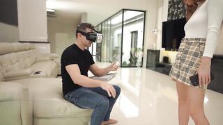 【麻花免费视频】霍尼兼情人霍莉·莫莉最终成为三人操逼组合