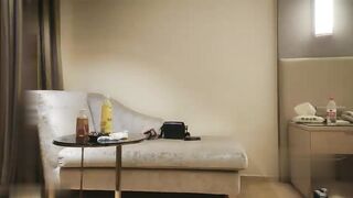 【麻花免费视频】高素质外围妹子沙发舌吻调情舔屌口交侧入