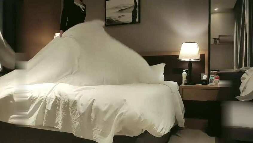 【麻花免费视频】高颜值妹子换上包臀裙精彩啪啪互摸骑坐