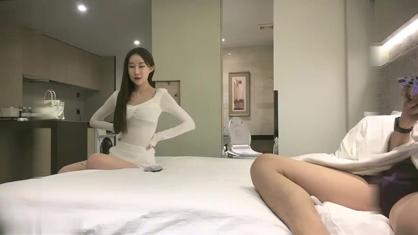 【麻花免费视频】高颜值网红妹子啪啪特写舌吻摸逼骑坐猛操