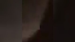 【麻花免费视频】高颜值风衣妹子啪啪舔奶口交镜头前后入抽插