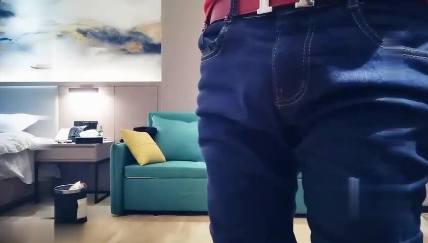 【麻花免费视频】黑丝短裙妹子舌吻摸奶洗完澡猛呻吟娇喘