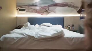 【麻花免费视频】黑色皮裤肉肉身材少妇啪啪穿上网袜口交上位