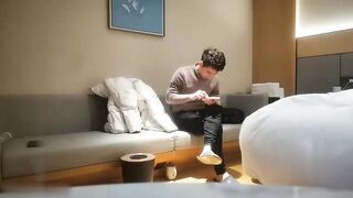 【麻花免费视频】黑衣妹子激情啪啪翘起屁股口交后入搞得受不了