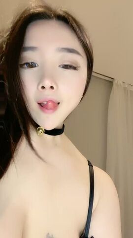 【麻花免费视频】F罩杯网红女神一对豪乳超粉嫩开档黑丝骑乘位