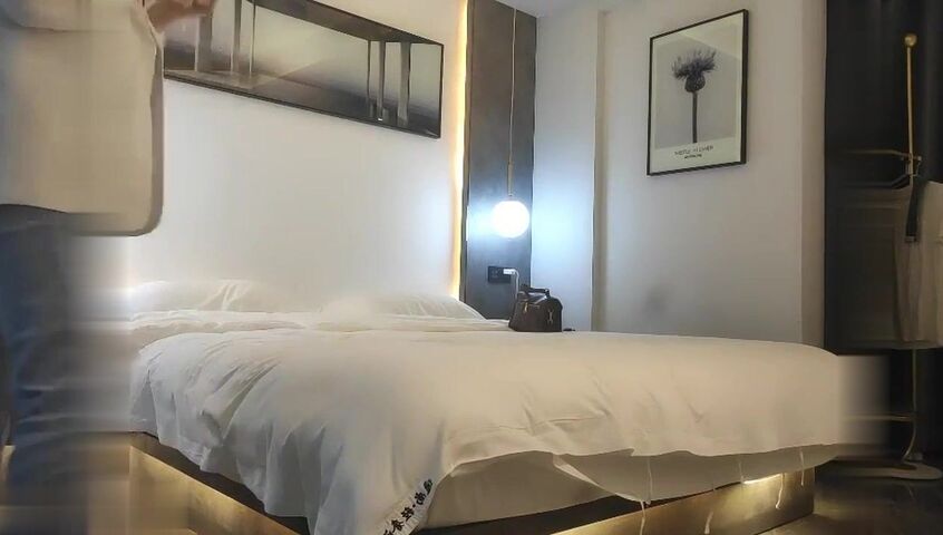 【麻花免费视频】外围女神旗袍黑丝白嫩美乳文轩今晚要干爽