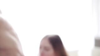 【麻花免费视频】害羞的俄罗斯肛门女孩喜欢被打桩到高潮