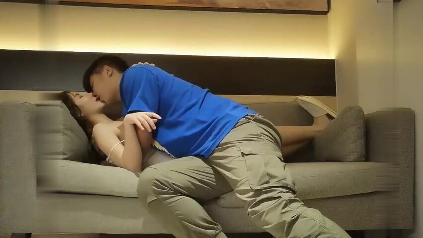 【麻花免费视频】小宝寻花沙发舌吻调情上位骑乘侧入猛操呻吟