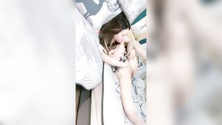 【麻花免费视频】极品美女按摩器震无毛嫩穴头套男后入尽情输出