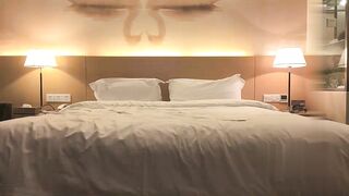 【麻花免费视频】男爵精品宝马女酒店约操上位抽插高潮