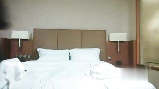 【麻花传媒视频】小宝寻花大神探花牛仔裤少妇互摸舔奶镜头前口交