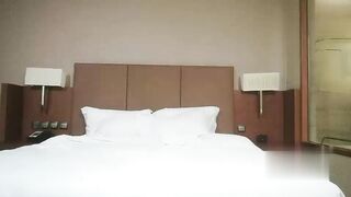 【麻花传媒视频】小宝寻花大神探花牛仔裤少妇互摸舔奶镜头前口交