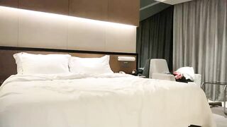 【麻花传媒视频】小宝寻花探花大神特写口交舔屌上位骑乘猛操