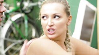 【麻花传媒视频】弯曲大鸡巴玩弄骚穴暴力打桩干的流水不断