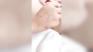 【麻花传媒视频】风骚少女掰穴玩弄被骚男刮毛毛白虎超级诱人