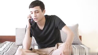 【麻花免费视频】家庭勾搭-艾弗里·布莱克玩弄白发女友上位