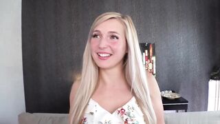 【麻花免费视频】金发女郎在凌乱的面部护理之前操了一下菊花