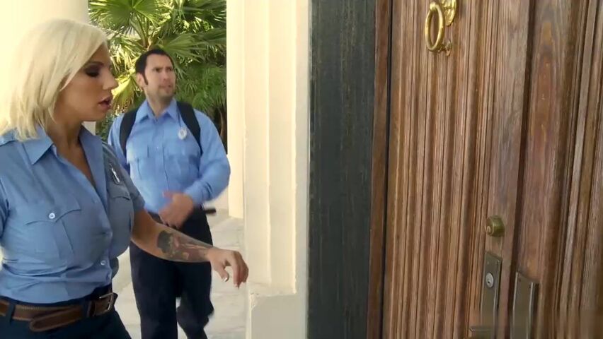 【麻花免费视频】金发护理人员保护大鸡巴口交玩弄诱惑