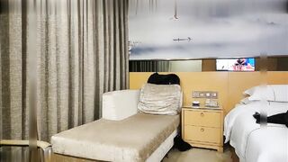 【麻花免费视频】外围小姐姐美腿美乳翘臀跪爬迎合鸡巴插入搞穴