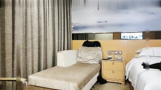 【麻花免费视频】外围小姐姐美腿美乳翘臀跪爬迎合鸡巴插入搞穴